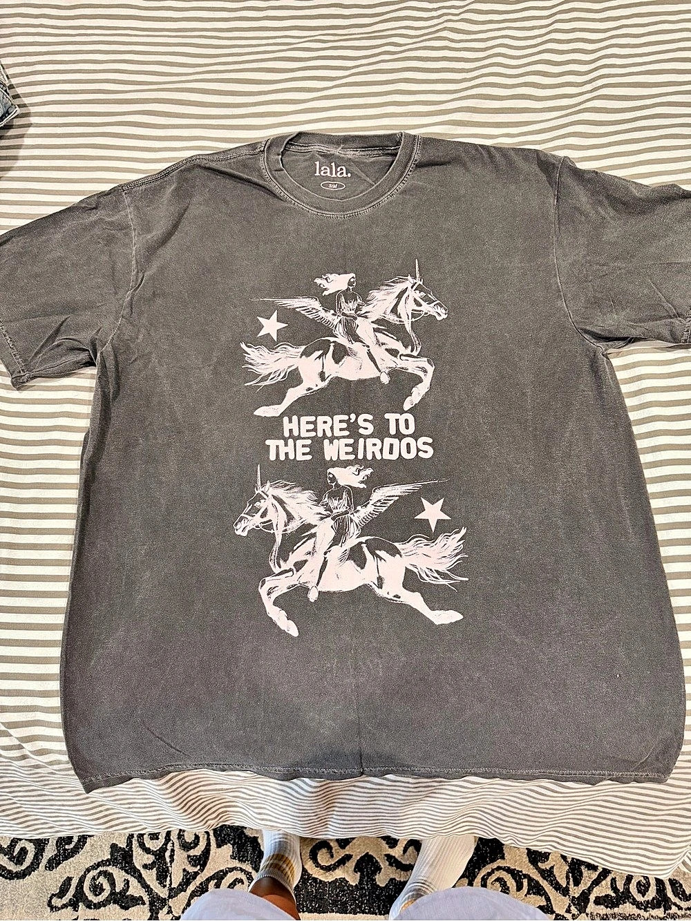 Dressed in Lala. Graphic Tee Gray & Pink Small